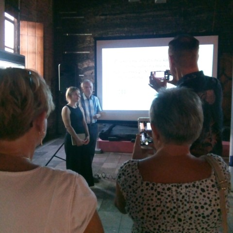 Powiększ obraz: Autorzy prezentacji: arch. Jagoda Winiarczyk, dr Marian Kalemba.